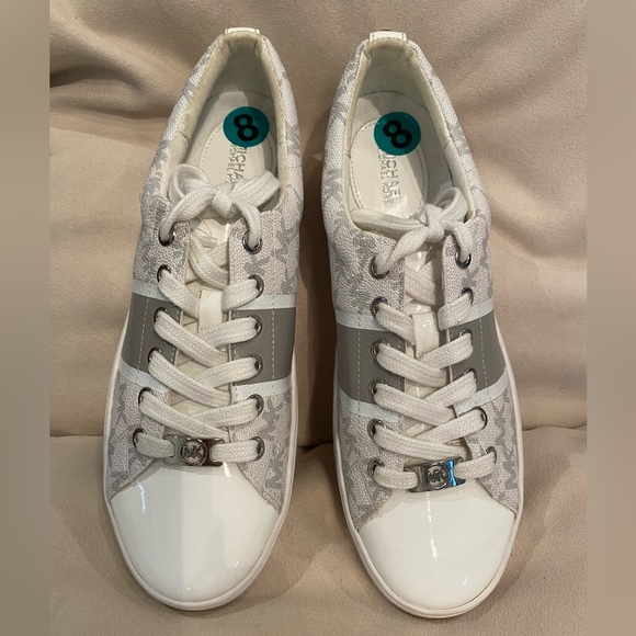 Michael Kors “Olivia” lace up women’s shoes 8 - Picture 2 of 7